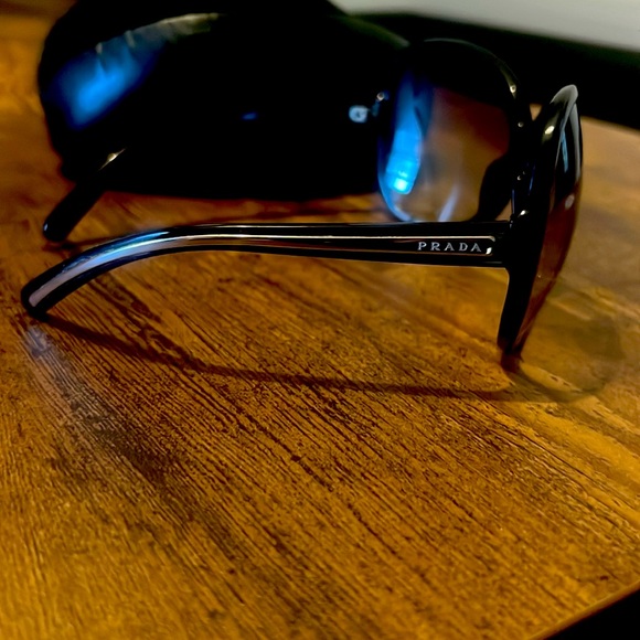 Prada sunglasses - Picture 3 of 5